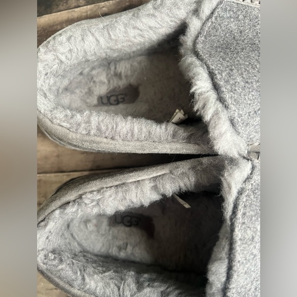 UGG Ascot Slippers - Picture 4 of 5